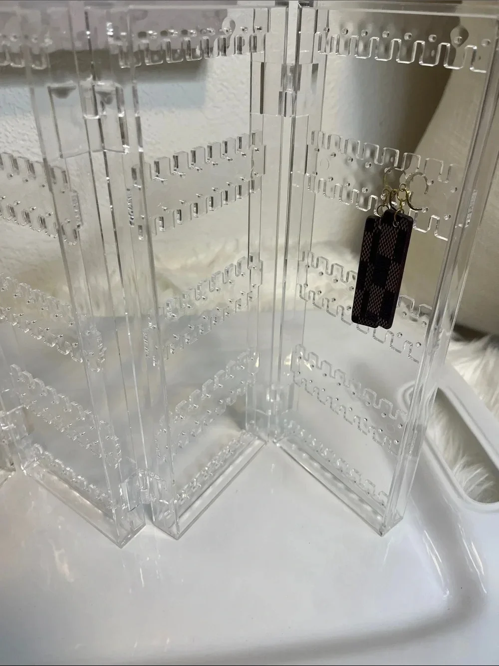 Foldable Clear Acrylic Jewelry Earring Organizer - 4-Panel Display